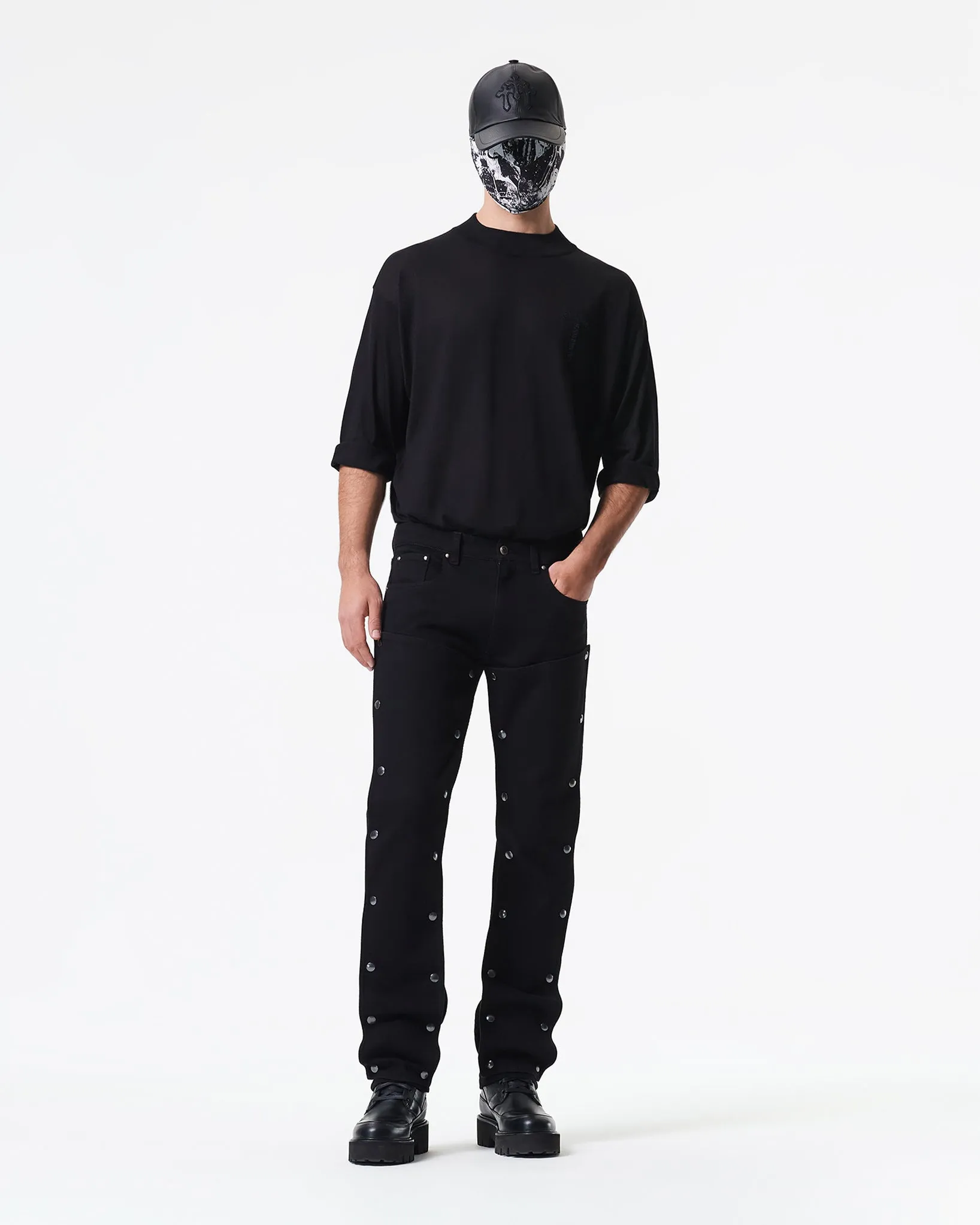 BLACK JEANS WITH STUDS